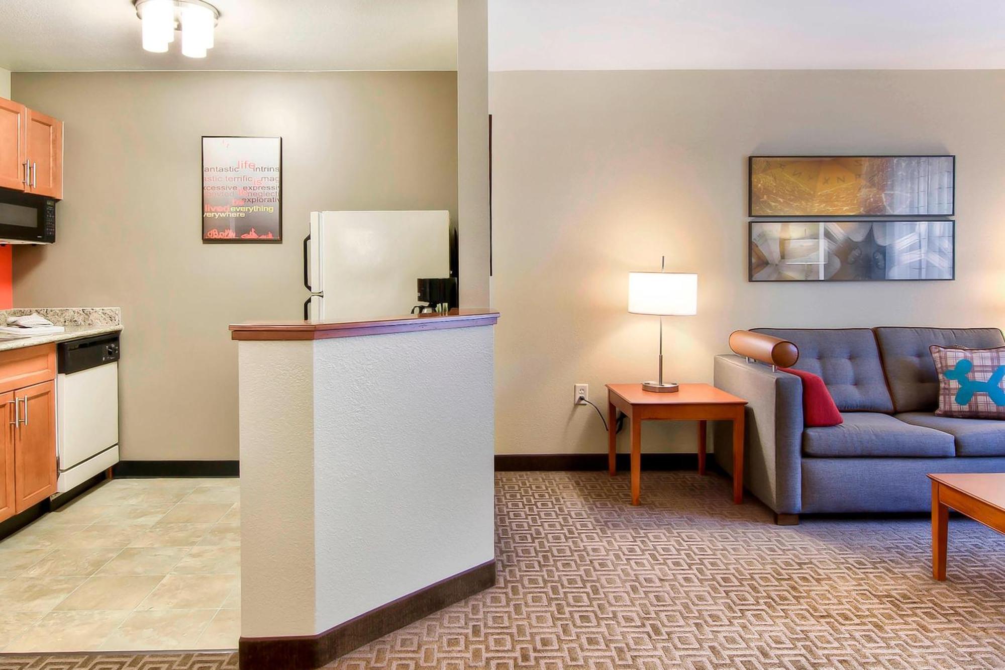 Towneplace Suites Raleigh Cary/Weston Parkway Exterior photo